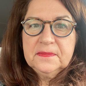 Meet your Posher, Debbie